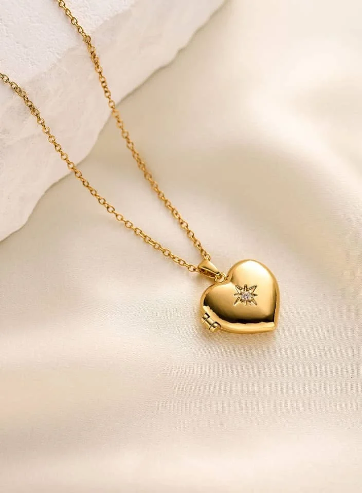 Sosha Elegance Heart Photo Locket Chain
